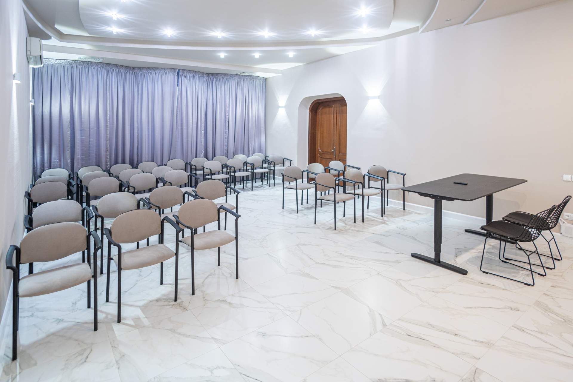 Малый конференц-зал